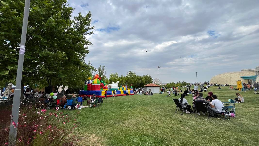 Selçuklu’da karne sevinci şenliğe dönüştü! Yüzlerce çocuk akın etti 23